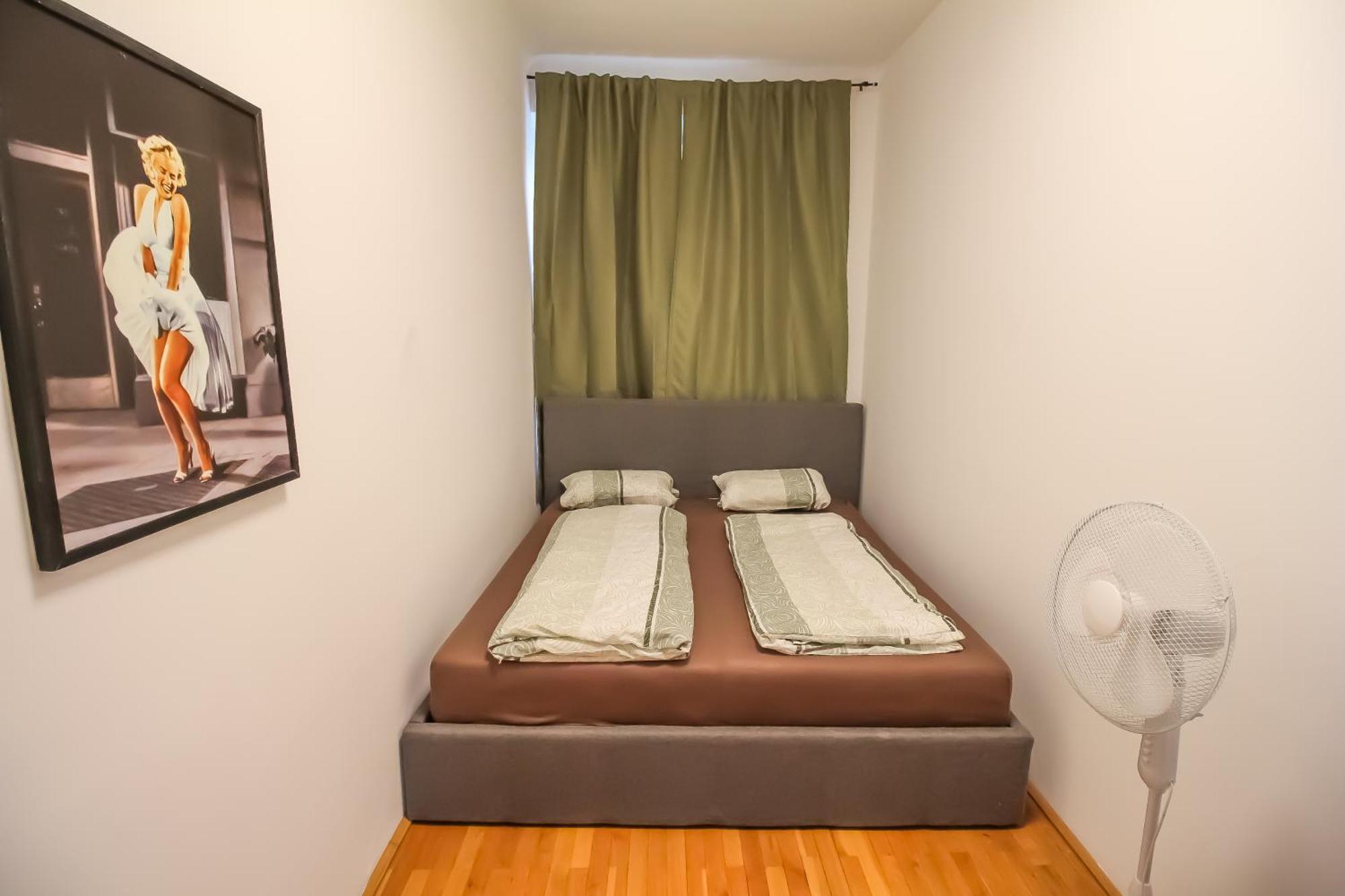 Comfort In Liesing Area Apartment *